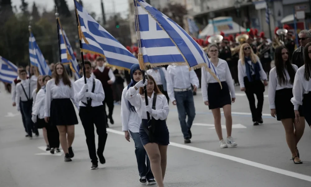 Αναστάτωση σε σχολείο της Πάτρας - Γυμναστής θέλει μόνο «ψηλές και αδύνατες» μαθήτριες για την παρέλαση!